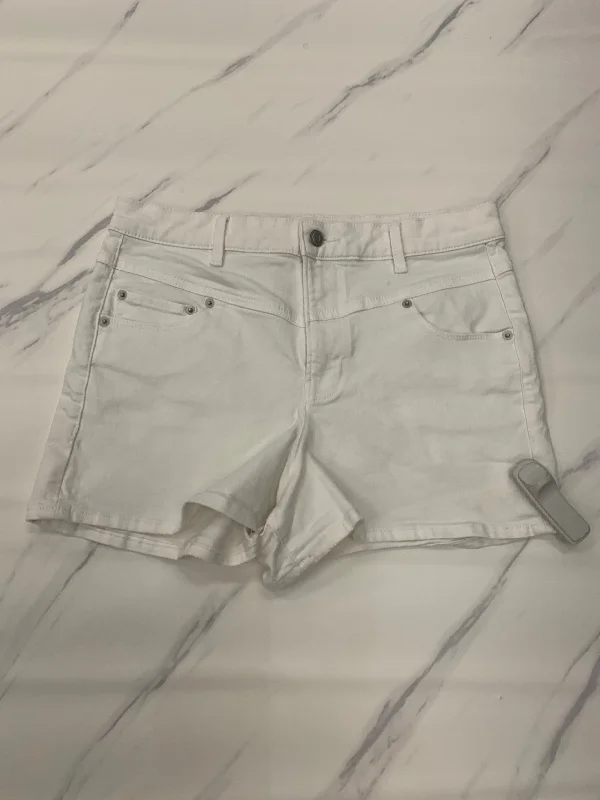 Shorts By Chelsea And Theodore In White, Size: 8